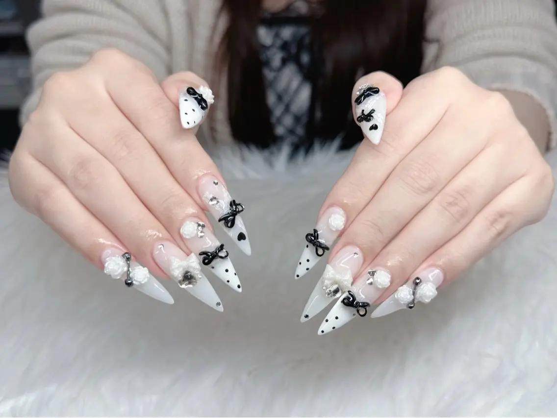 ネイル キラキラネイル 韓国ネイル ロングネイル ワンホンネイル ハンドネイル GOHOUBI Nail 心斎橋店のネイルデザイン