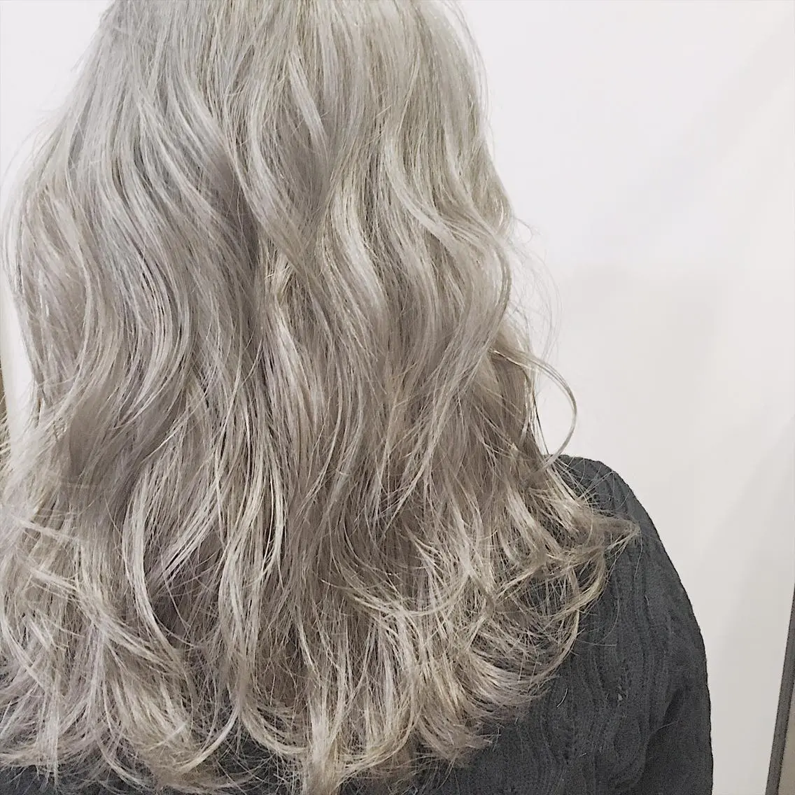 セミロング MAAT所属 AKANEのヘアスタイル