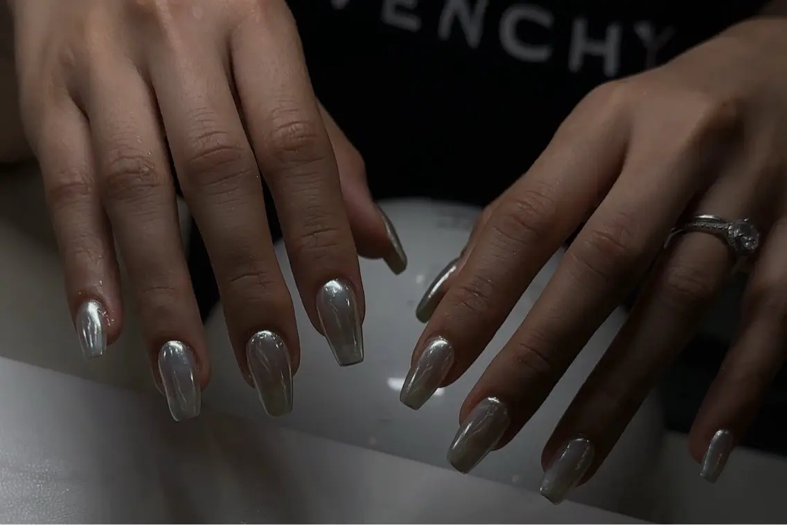 ネイル ミラーネイル Mio Nailのネイルデザイン
