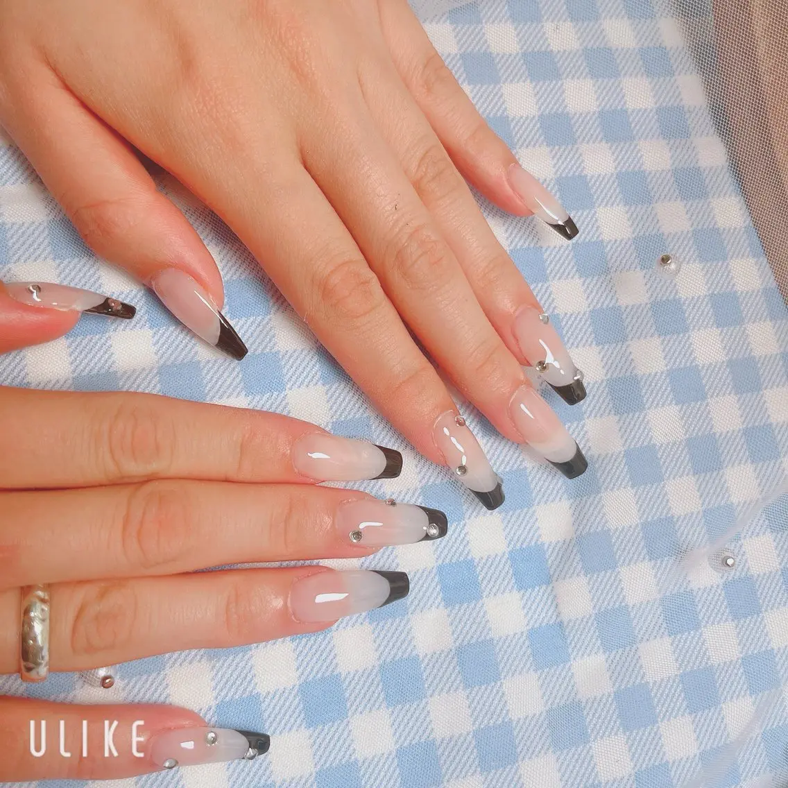 ネイル フレンチネイル 渋谷T&B もも ロング無制限中⭐️のネイルデザイン