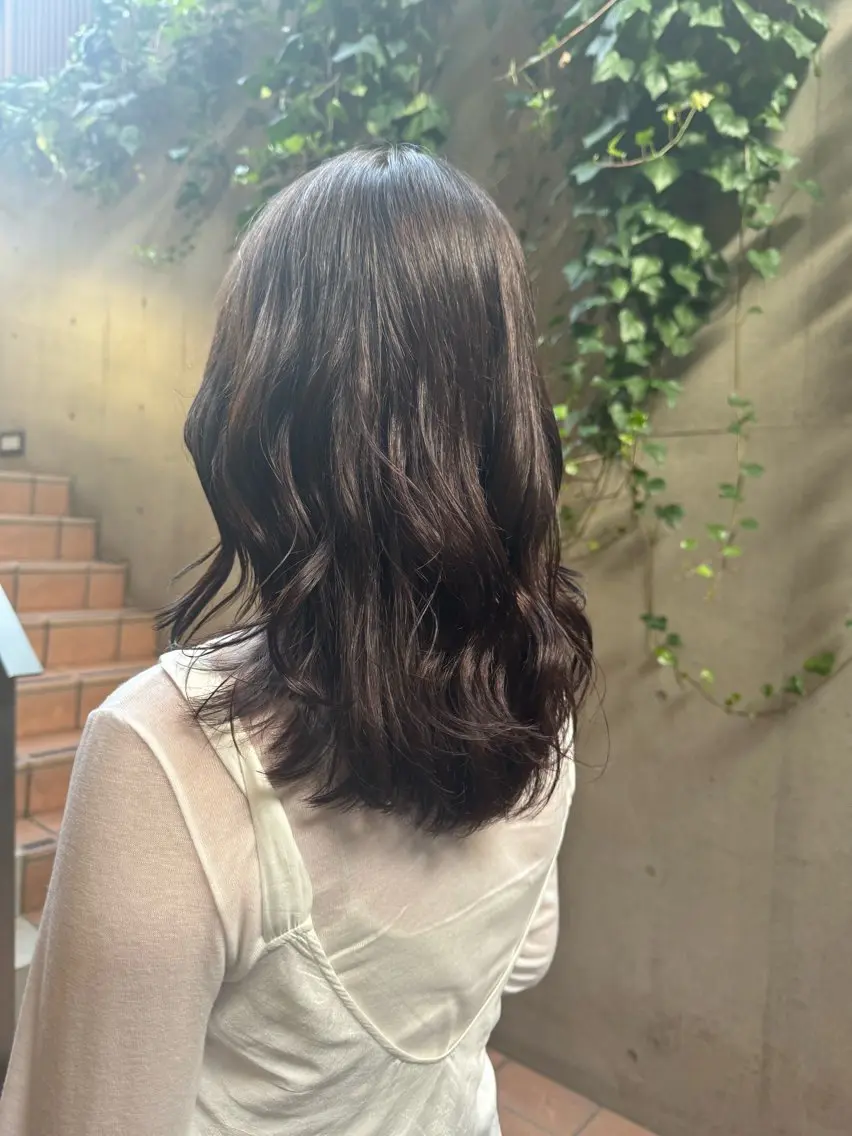 セミロング カット ヘアカラー トリートメント 大人可愛い♡コテ巻き パーマ🌼杉田 萌恵のヘアスタイル