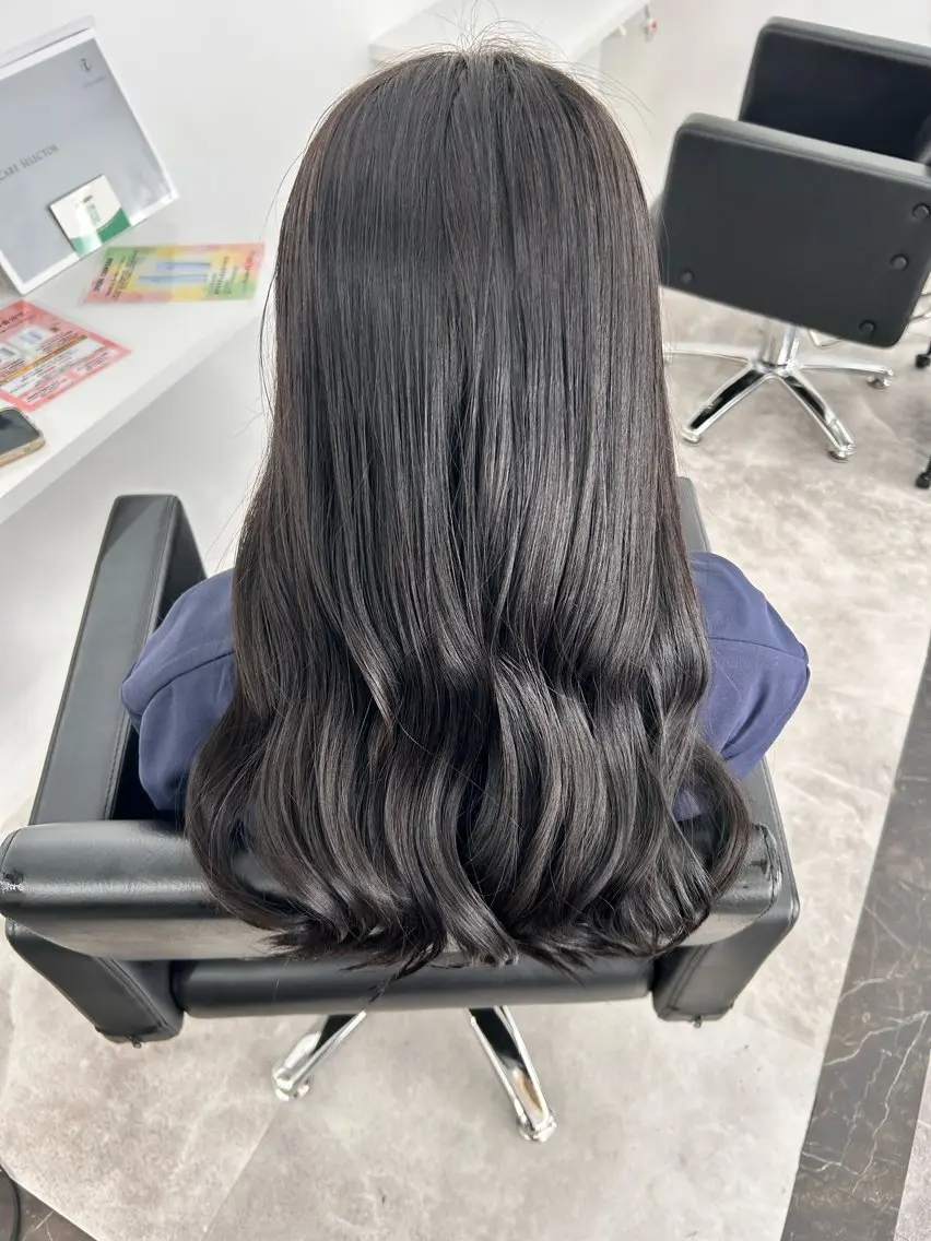 ロング 内藤 友香のヘアスタイル