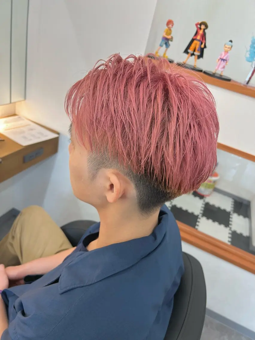 ショート カラー メンズ ショートボブ メンズバレイヤージュ メンズブリーチ メンズハイライト メンズハイトーン 村岡 芽衣のヘアスタイル