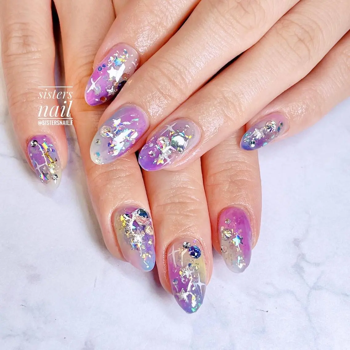 ネイル アートネイル オーロラネイル ブルー グラデーション キラキラネイル sisters nail.fのネイルデザイン