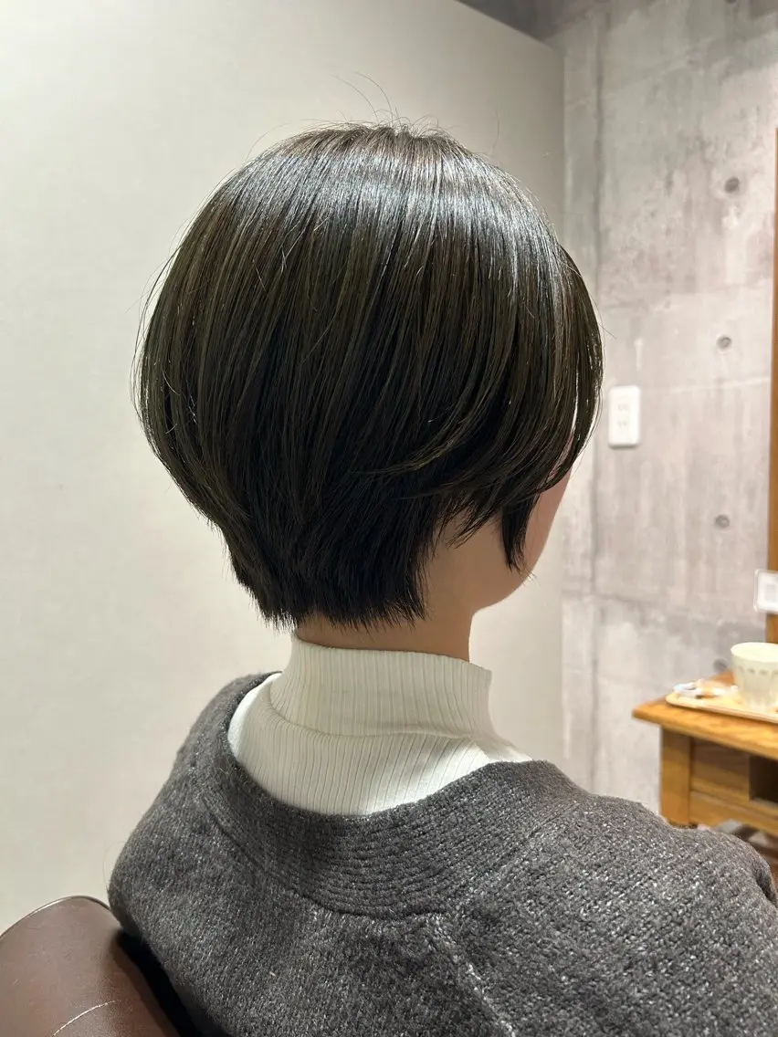 ショート 川筋 桃果のヘアスタイル