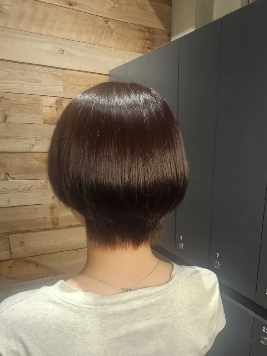 ショート カラー 黒髪 ボルドーカラー カシス 透明感カラー レッドカラー ヘアカラー ─BAYSHORE ・HIROSE─のヘアスタイル