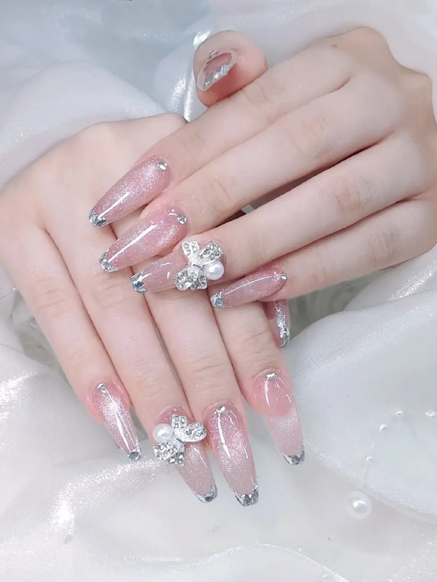ネイル 長さ出し ジェルネイル キラキラネイル ラメ(グリッター) ニュアンスネイル Chouette Nailのネイルデザイン