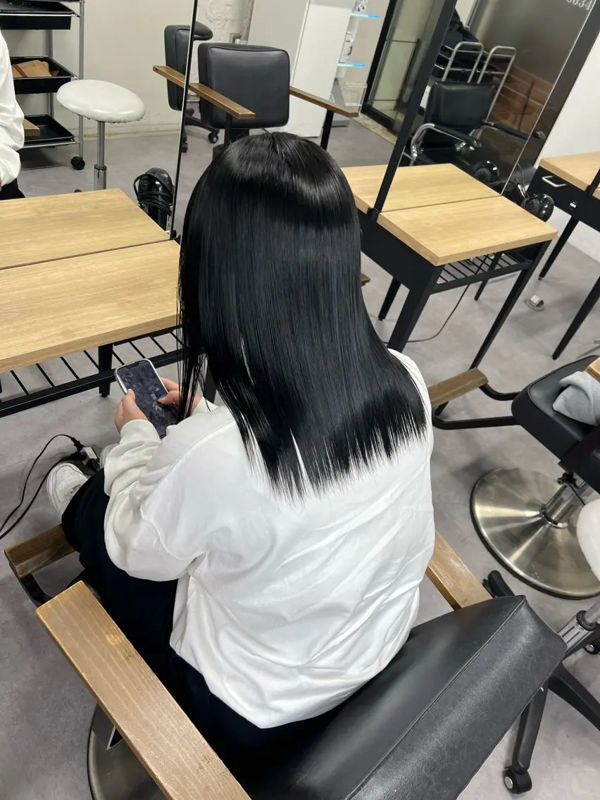 カラー 黒髪 ブルーカラー ブルーブラック ヘアカラー SWAY_KAI_ 長谷川魁のヘアスタイル