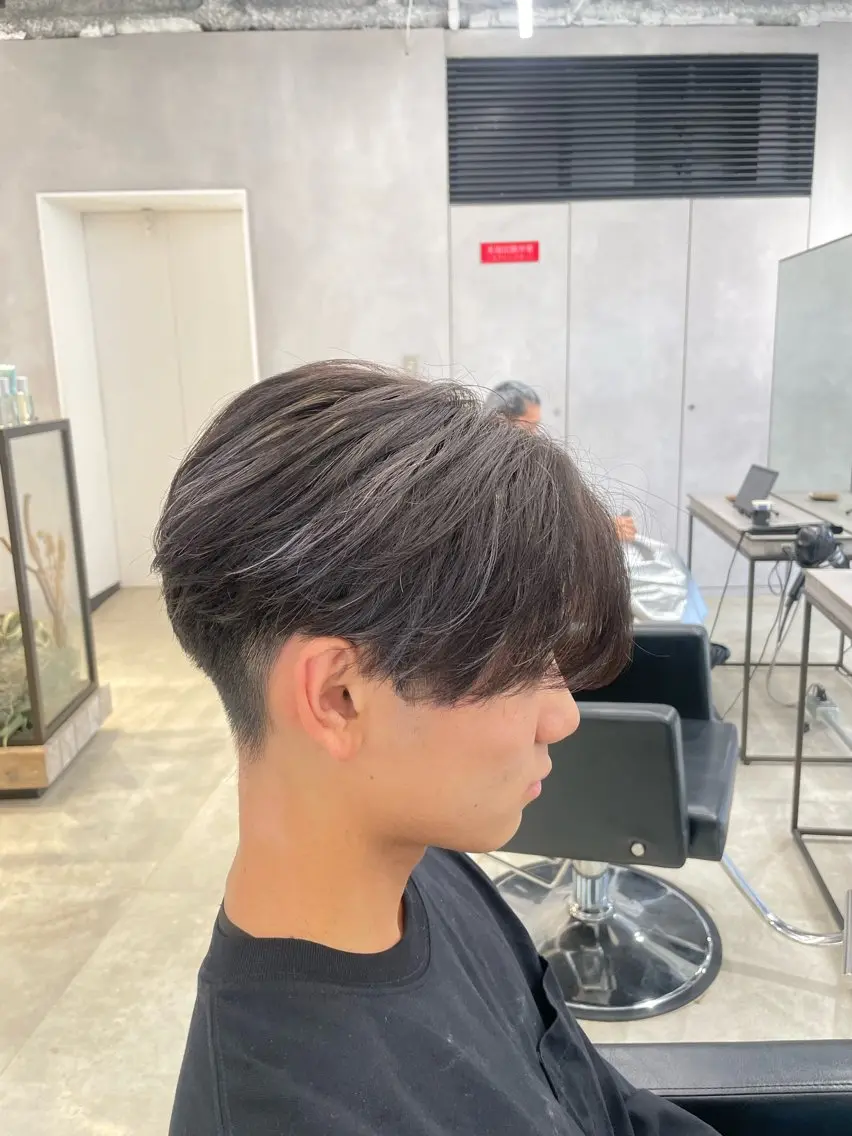 ショート メンズ センターパート 縮毛矯正 カット 縮毛矯正 メンズ特化🔥 金子直斗のヘアスタイル