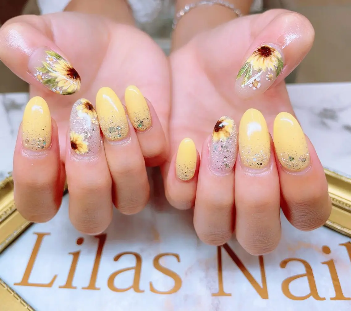 ネイル フラワーネイル ジェルネイル グラデーション ハードジェル キラキラネイル Lilas Nailのネイルデザイン