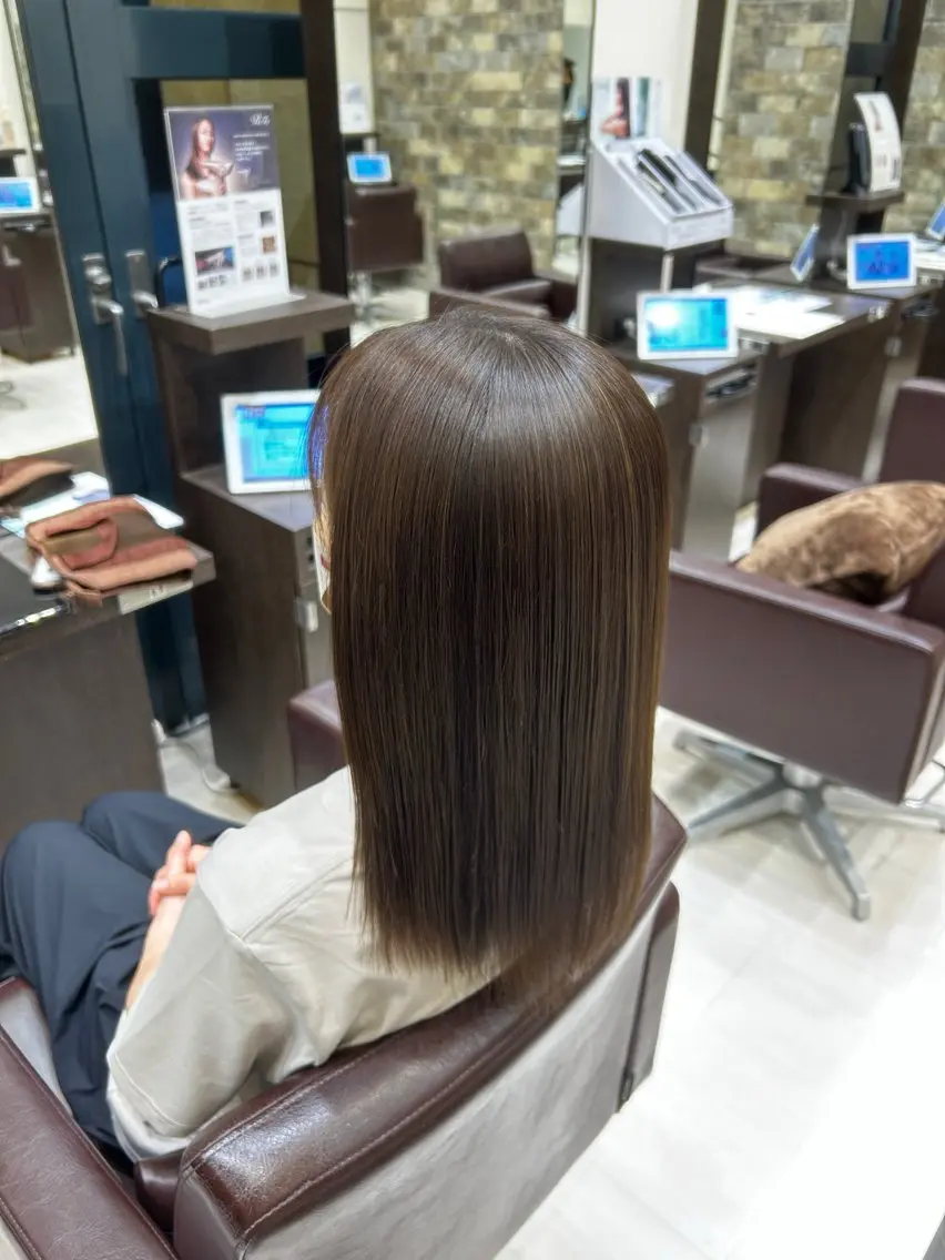 セミロング tomoe 🫧透明感カラーのヘアスタイル