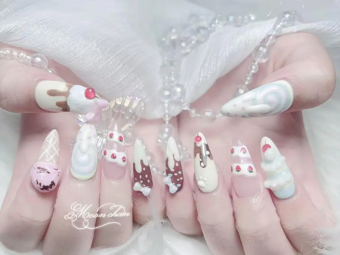 ネイル 長さ出し キラキラネイル 韓国ネイル ロングネイル マグネットネイル ハンドネイル ハンドケア Hachimochi 🌸長さ出し専門店のネイルデザイン