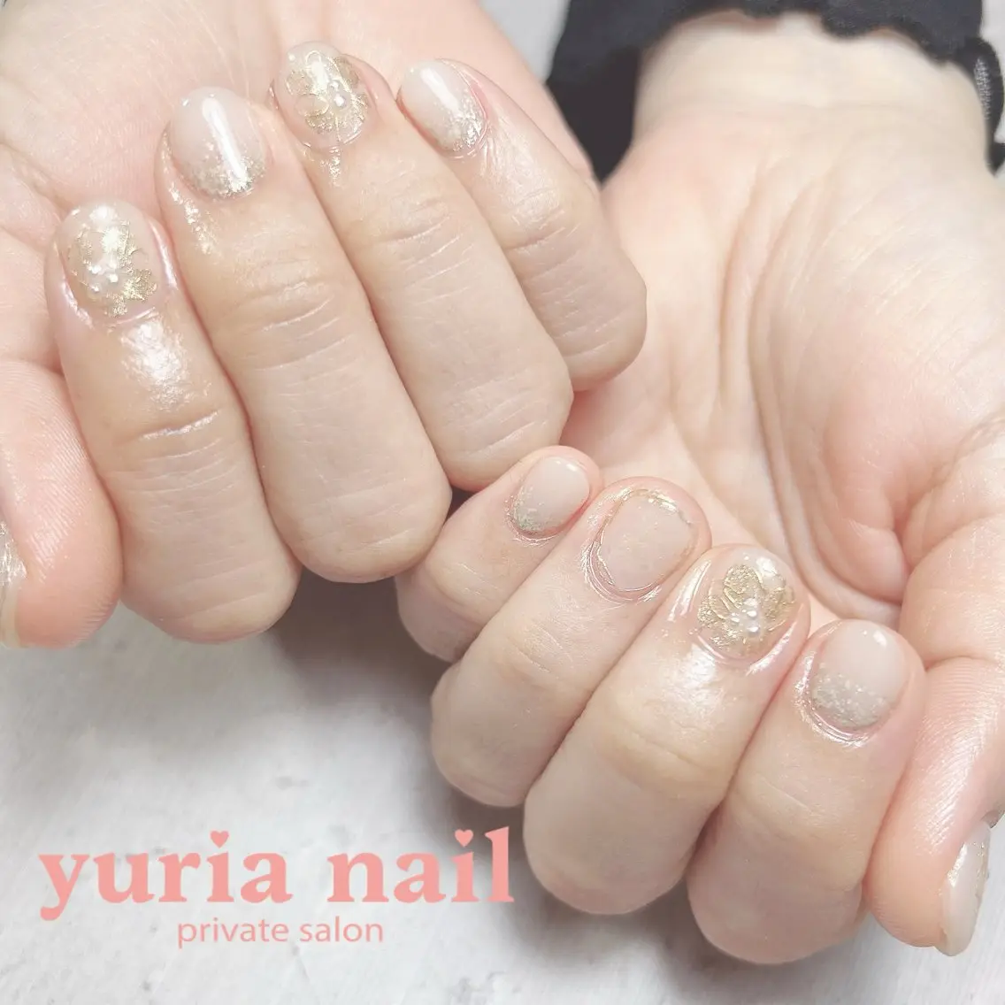 ネイル フラワーネイル ジェルネイル ゴールド 卒業式 ニュアンスネイル ハンドネイル 小林 ゆりあのネイルデザイン