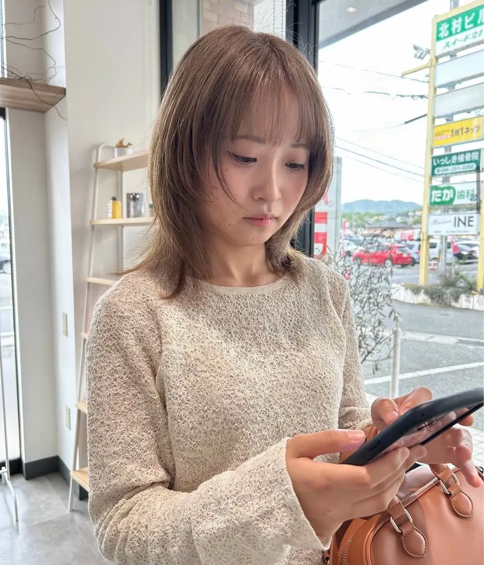 8月限定カットモデル《小顔くびれミディアムレイヤー》の写真