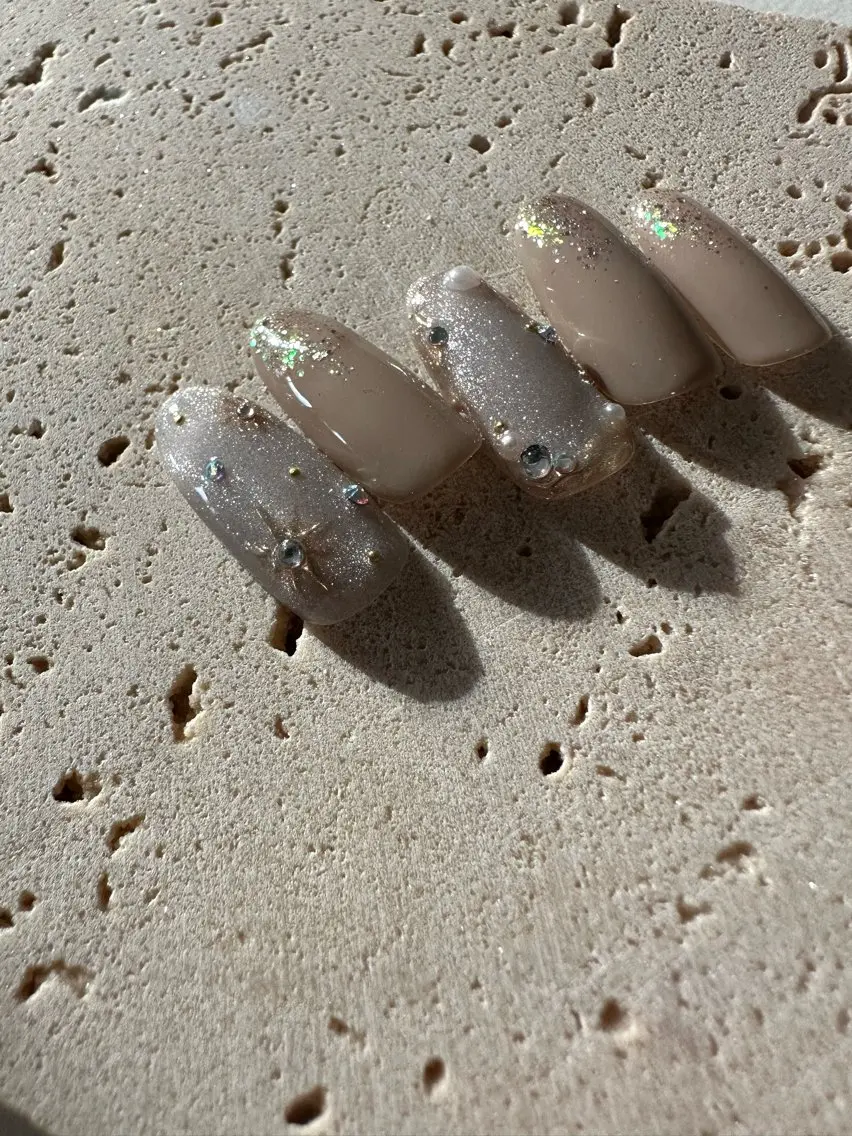 ネイル キラキラネイル マグネットネイル 冬ネイル クリスマス nailroom Anmie.のネイルデザイン