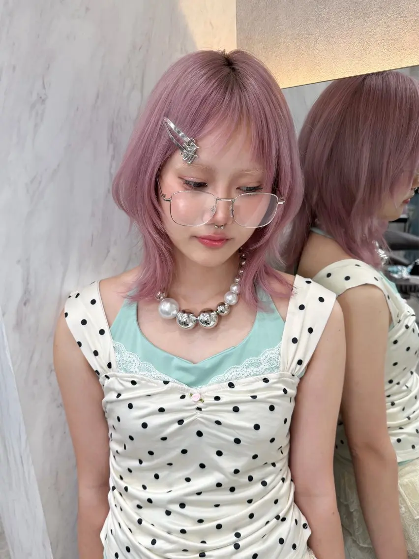 ミディアム カット ヘアカラー トリートメント karin ボブハイトーンのヘアスタイル