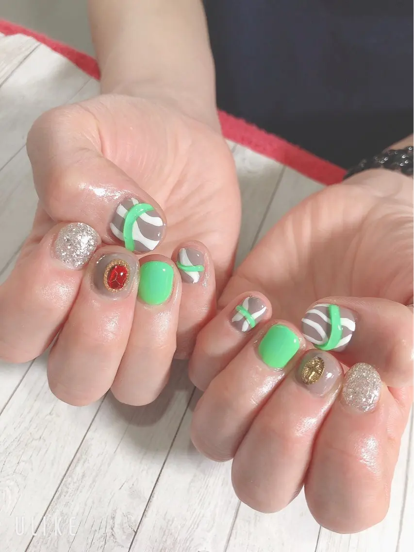 ネイル NAIL E + ROOMのネイルデザイン