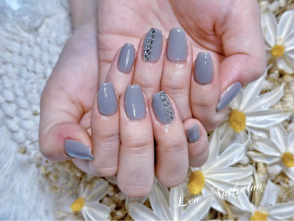 ミディアム カラー ネイル Le’a NailSalonのネイルデザイン
