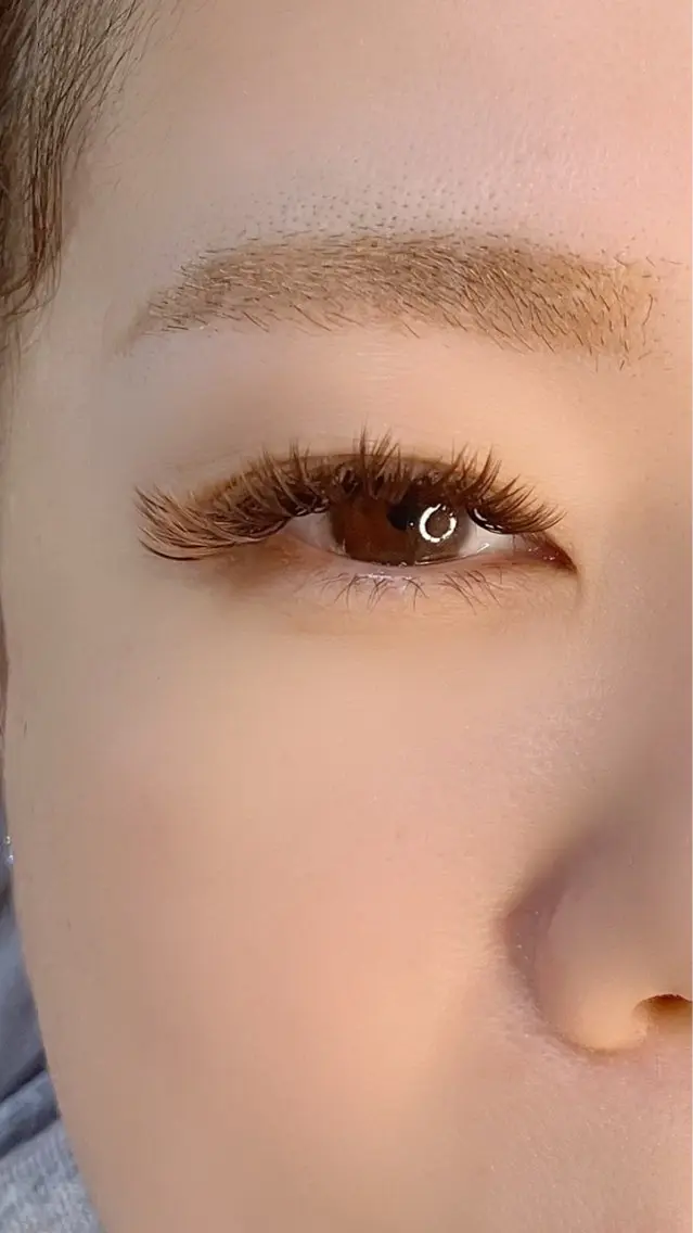 マツエク・マツパ 付け放題 カラーマツエク ボリュームラッシュ linda lashesのマツエク・マツパデザイン