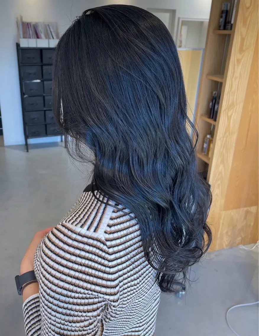ロング 山室 右京のヘアスタイル