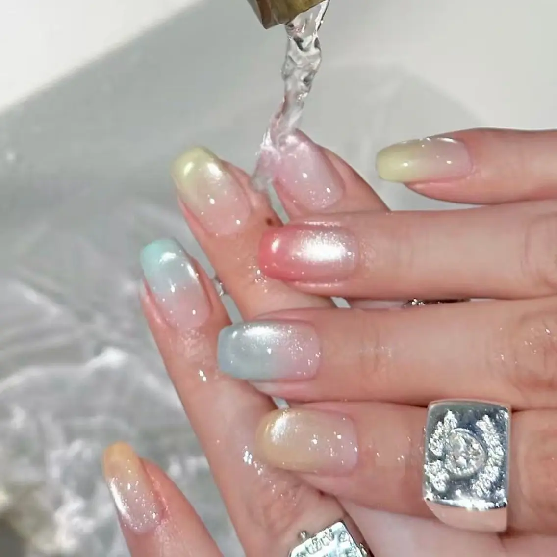 【Hand】🫧全員キャンディマグネット· ☀️夏おすすめ★カラフルなグラデーションと💅の写真