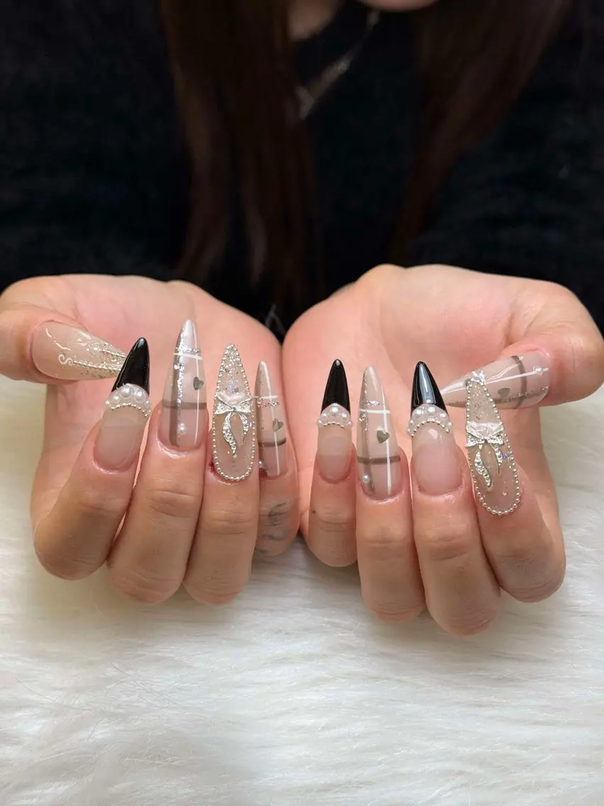 ネイル グラデーション キラキラネイル ワンカラーネイル 冬ネイル Jenn Nail Salonのネイルデザイン