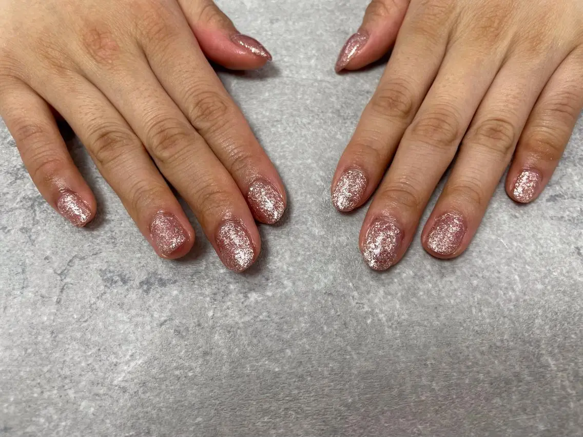ネイル キラキラネイル ワンカラーネイル ハンドネイル mogunail &blowのネイルデザイン