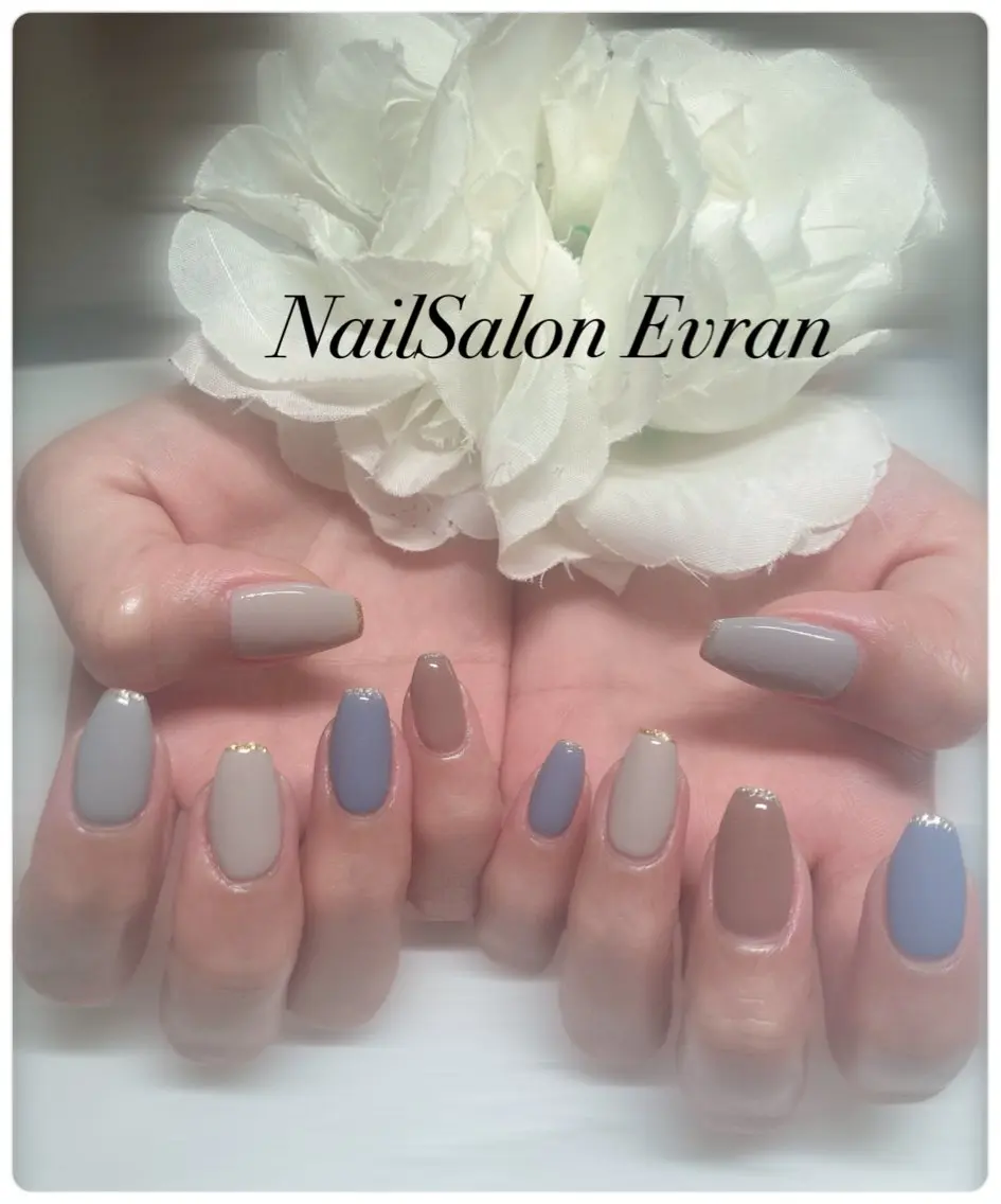 ネイル アートネイル フレンチネイル マグネットネイル 持ち込み ニュアンスネイル Nail salon Evranのネイルデザイン