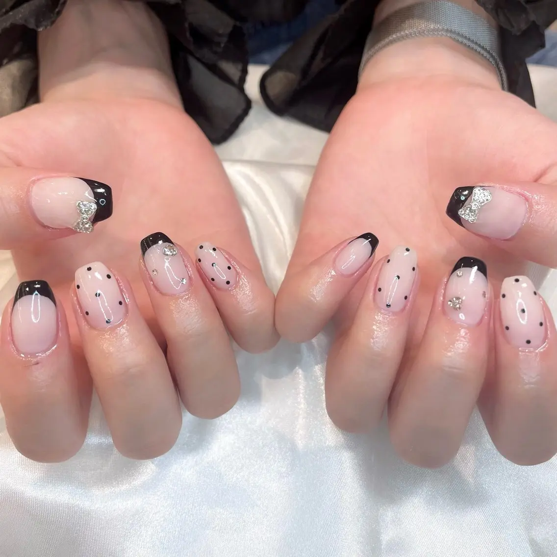 ネイル ドット フレンチネイル ハンドネイル Tsuki🌙/渋谷 /パラジェルのネイルデザイン