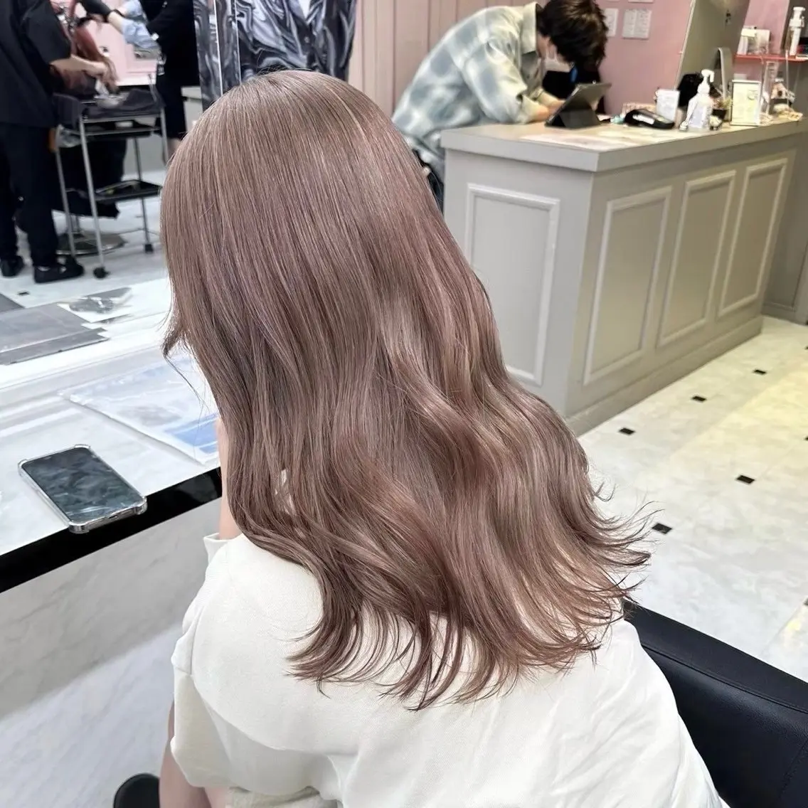 【🎀1日3名様限定メニュー🎀】カット✂️➕最高級ブリーチによるダブルカラー❄️➕オリジナルトリートメント✨の写真