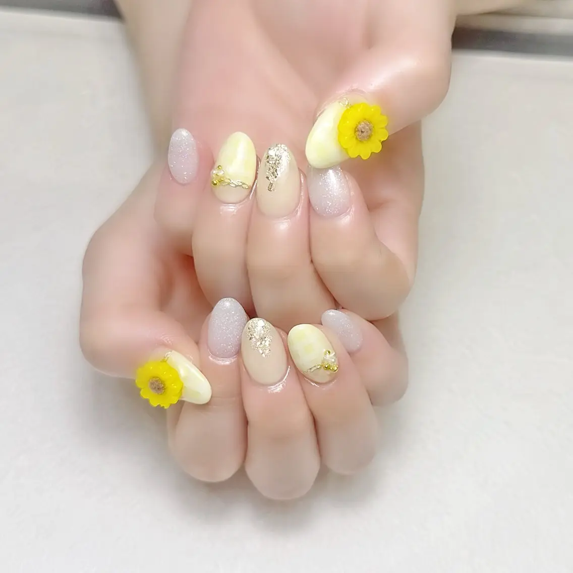 ネイル キラキラネイル ミラーネイル 夏ネイル 黄色 rouse nail RISATOのネイルデザイン