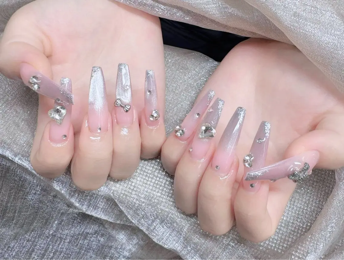 ネイル オーロラネイル クリアネイル フラッシュネイル ジェルネイル グラデーション ハンドネイル Amee Nail Salonのネイルデザイン