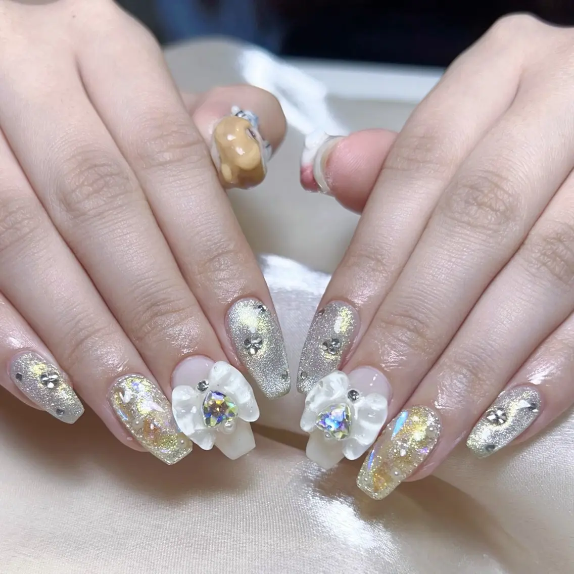メンズ ネイル メンズ韓国風 アートネイル オーロラネイル ガーリー キラキラネイル ハンドネイル Nail salon 木にいるのネイルデザイン