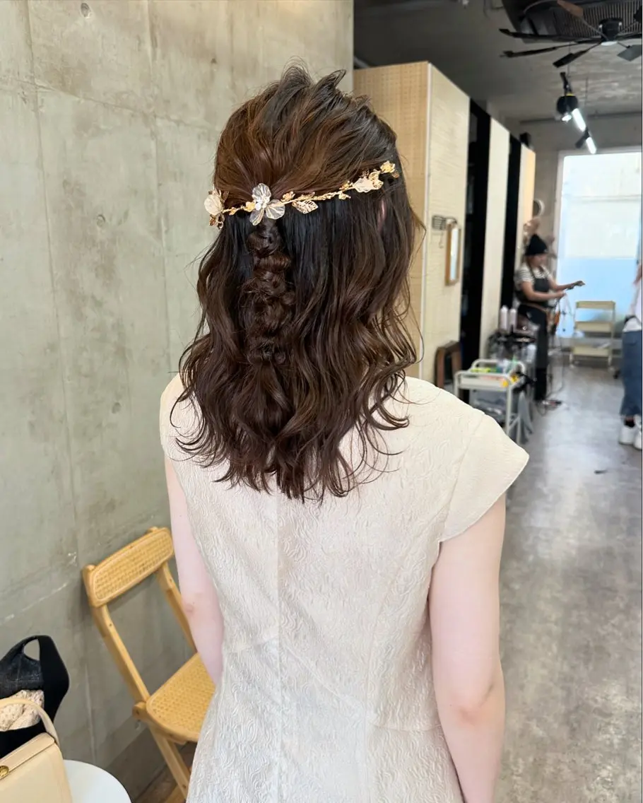 ミディアム カラー ヘアアレンジ ハーフアップ ベージュカラー ブリーチ ブラウンカラー ケアブリーチ ヘアセット カットモデル募集中 ／HARUKA🎀のヘアスタイル