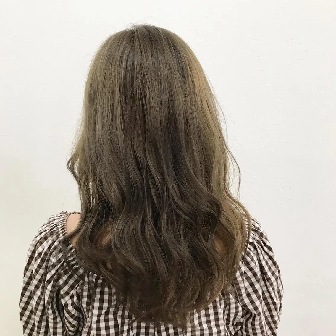 カラー ブリーチ tomo MiND HAiRのヘアスタイル