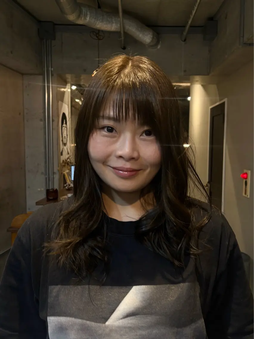 カラー カネコ リナのヘアスタイル
