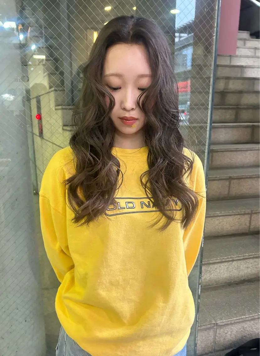 ロング ヘアカラー レイカ /ハイトーンのヘアスタイル