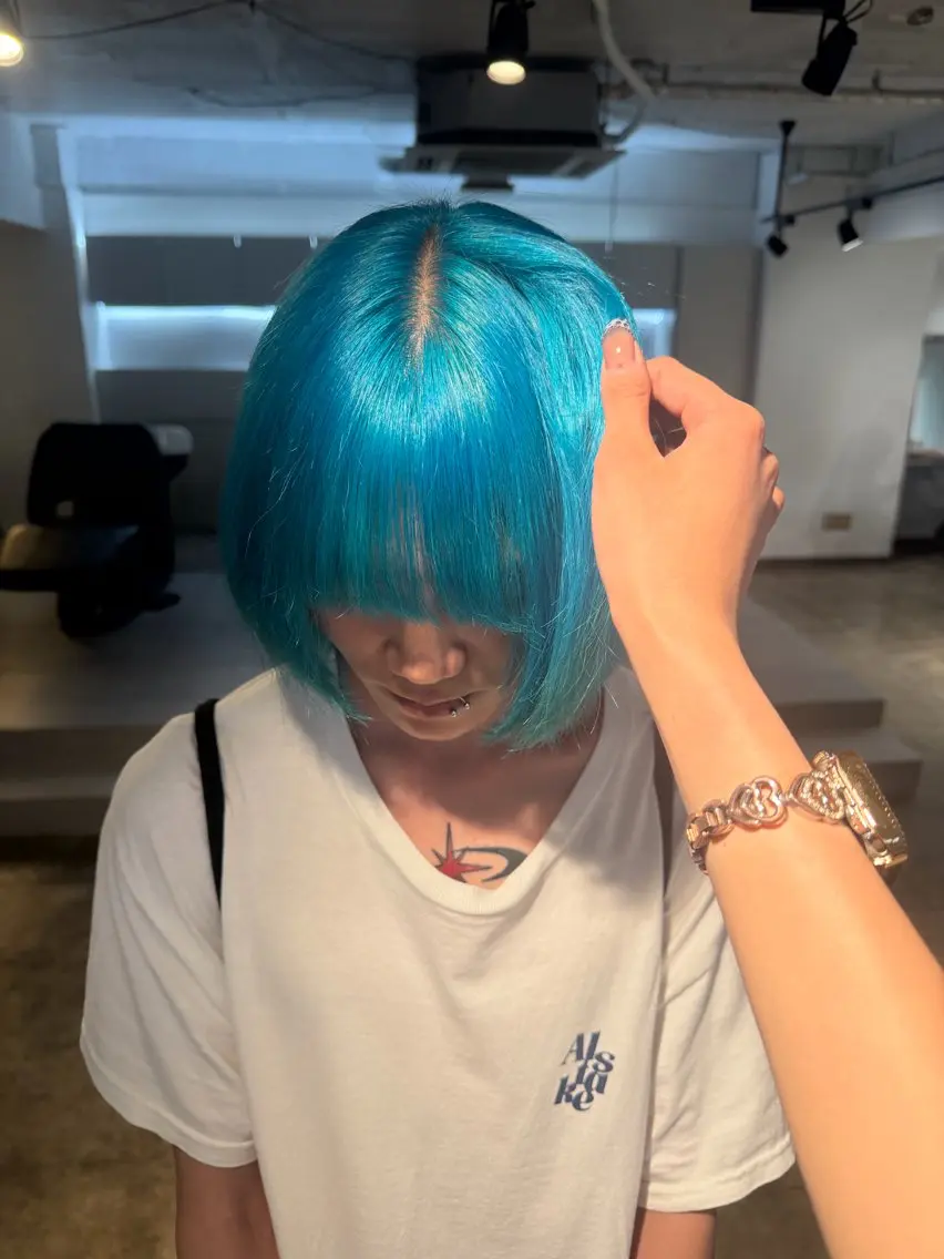 【当日駆け込み予約👌🏻💕】リタッチケアブリーチカラー+艶トリートメント/ターコイズ/ビビットカラー/ピンクの写真