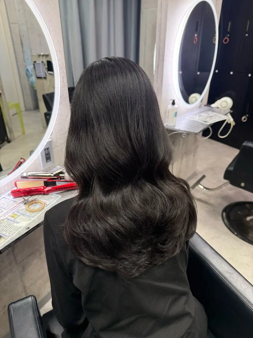 ロング カラー ヘアアレンジ 黒髪 ブルーカラー ブルーブラック ブラウンカラー 顔周りカット カット ヘアカラー トリートメント なな 顔周りカット/ 透明感カラーのヘアスタイル