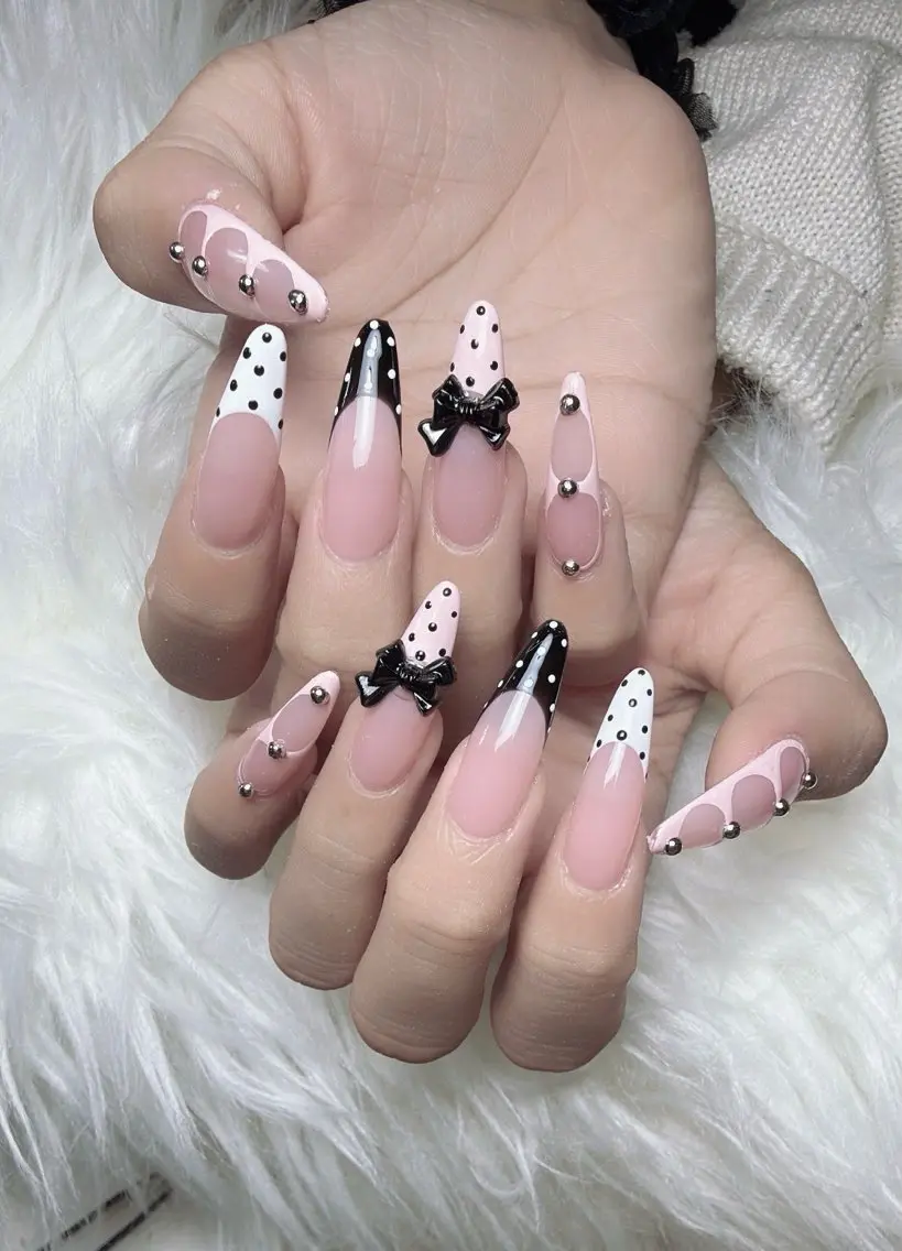 ネイル アートネイル オーロラネイル ボルドー チークネイル フレンチネイル ハンドネイル Sakura Nail Salonのネイルデザイン