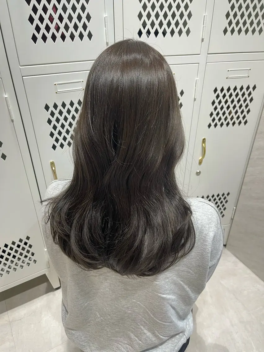 ロング カラー 透明感カラー グレージュ オリーブグレージュ オリーブグレー ヘアカラー トリートメント 🩵ボブ/レイヤー /髪質改善🩵のヘアスタイル