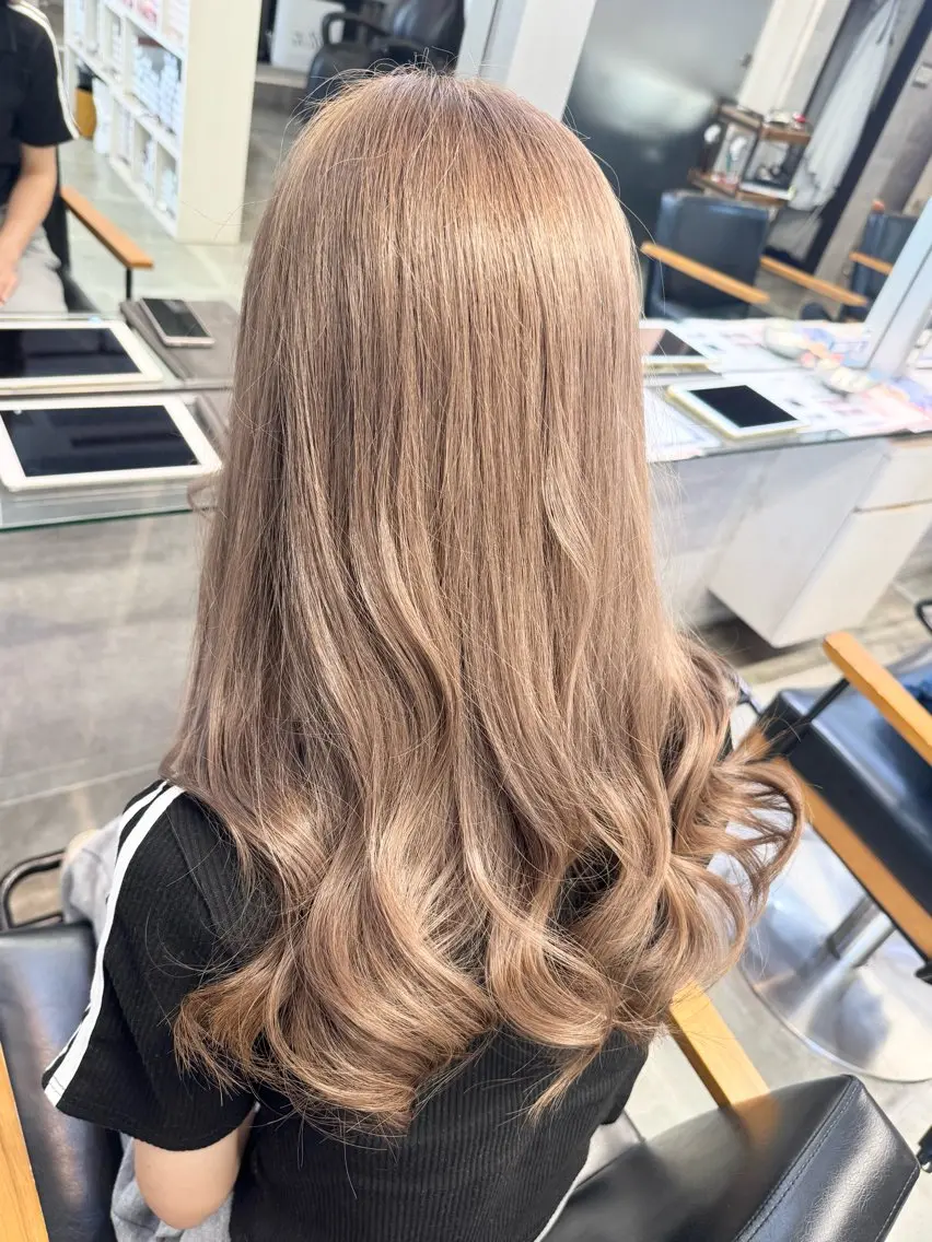 ロング 学生 トリートメント ヘアカラー 髪質改善池袋𓊆 大士𓊇ダブルカラーのヘアスタイル