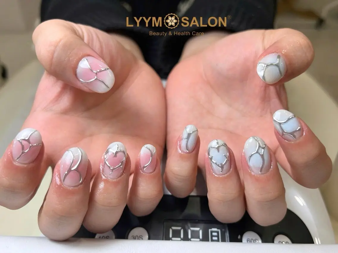 ネイル 長さ出し フレンチネイル ハート ホワイト ハンドネイル LYYM Salonのネイルデザイン
