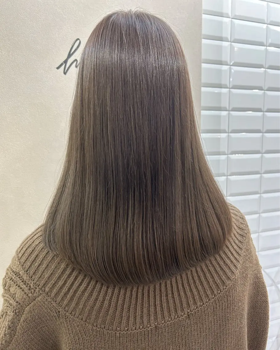 ロング カラー ブリーチ グレージュ hubhair レイヤー/透明感のヘアスタイル