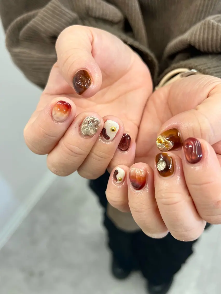 ネイル ボルドー ブラウン ジェルネイル グラデーション マグネットネイル ハンドネイル ハンドケア Bana_ Nailのネイルデザイン