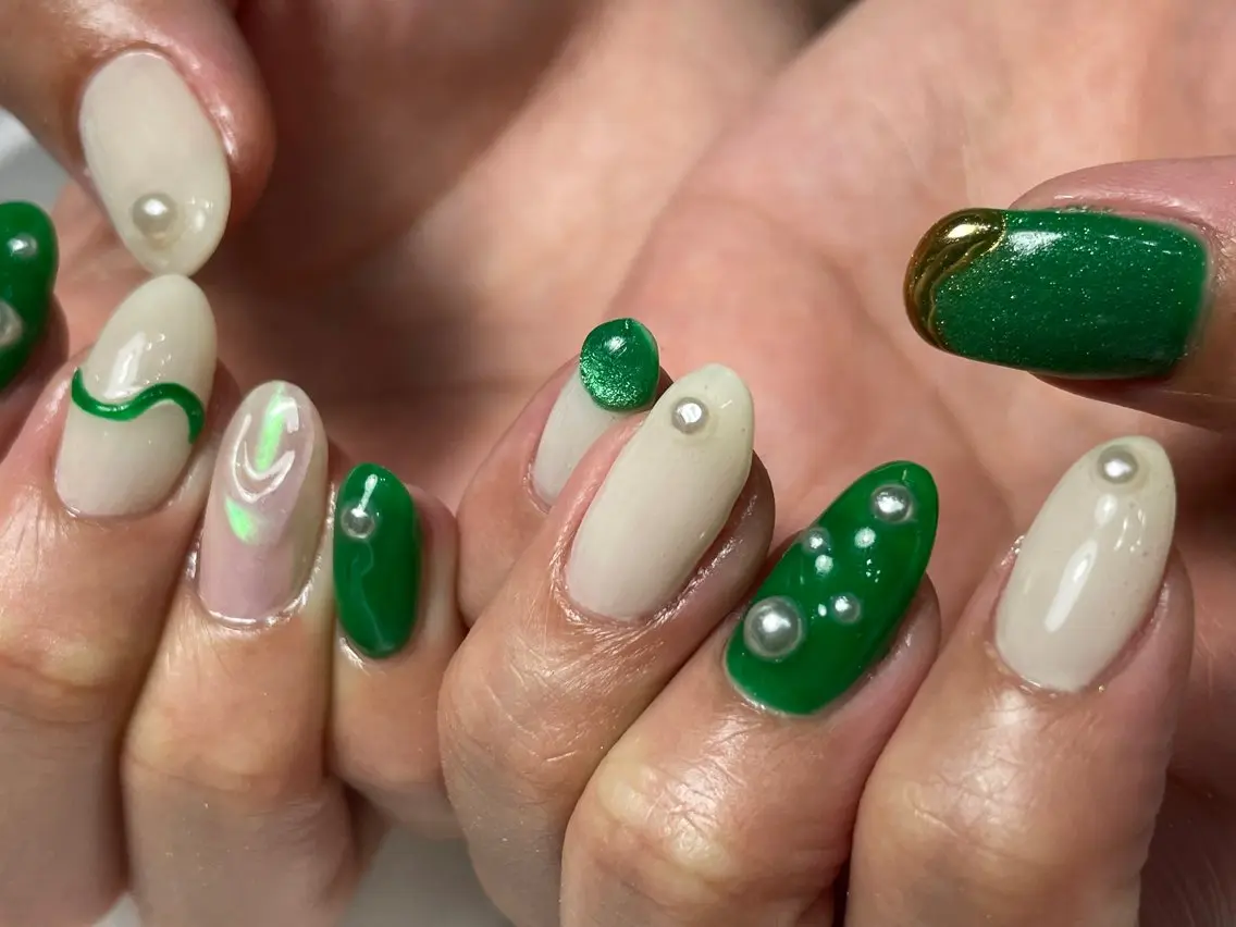 ネイル グリーン ホワイト chipi nailのネイルデザイン