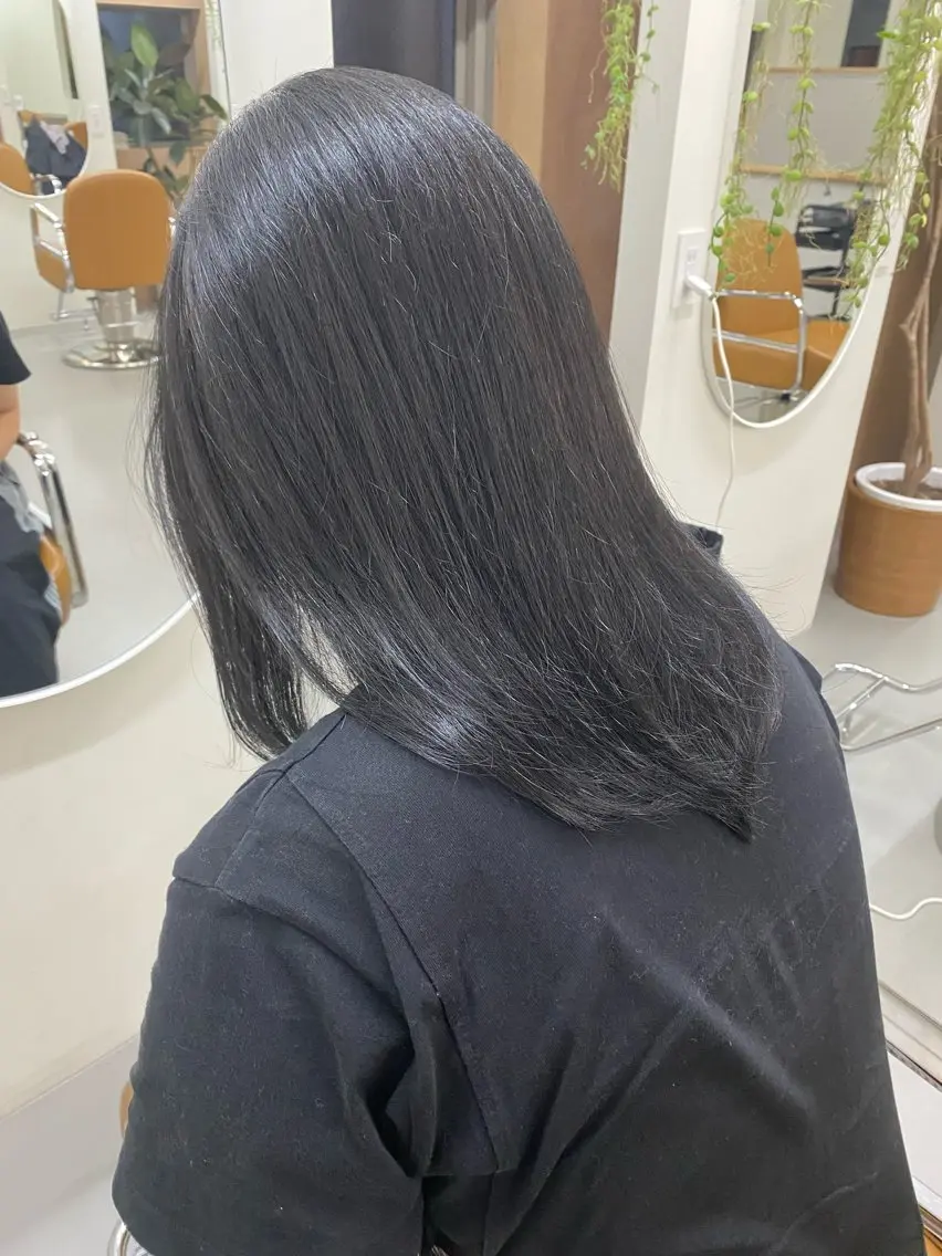 カラー グレージュ ネイビーカラー 檜 果歩のヘアスタイル