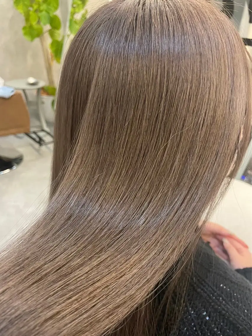 セミロング カラー ブリーチ 透明感カラー ダブルカラー グレージュ ミルクティーグレージュ ヘアカラー Kyota 西九条美容師のヘアスタイル