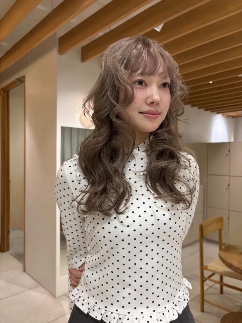 ロング カラー ベージュカラー 黒髪 ブリーチ ブラウンカラー 透明感カラー 似合わせカットカラー りおなのヘアスタイル