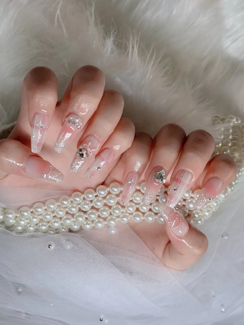 ネイル フレンチネイル ジェルネイル ガラスフレンチ ハロウィン ハート ハンドネイル H.baby Nail Salonのネイルデザイン